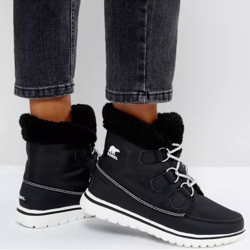 Sorel Carnival Lace Up Black Boots with Cozy Fur Collar size 10